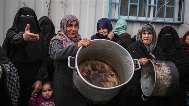 Gazans protest recent aid cuts by the WFP