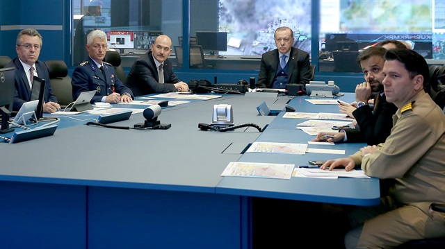 Cumhurbaşkanı Recep Tayyip Erdoğan, Cumhurbaşkanlığı Külliyesi Devlet Bilgi Koordinasyon Merkezi’nde. 