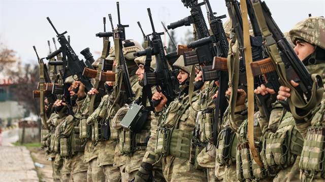 Mehmetçik ve ÖSO, teröristleri temizleyerek Afrin merkeze doğru adım adım ilerliyor. 