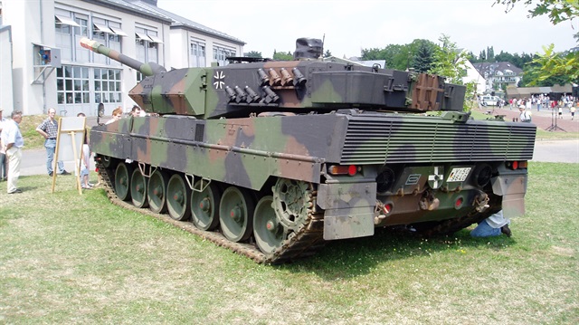 Alman üretimi Leopard tankı.