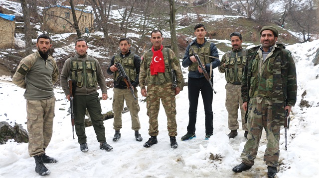 Siirt'te güvenlik korucuları, 'Zeytin Dalı Harekatı'nda Mehmetçik'in yanında terör örgütlerine karşı mücadele etmek istiyor.