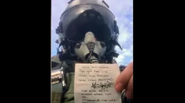 Savaş pilotunun fotoğraflı mesajı.