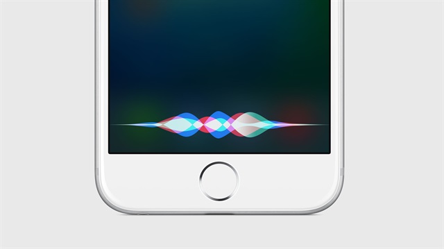 Siri verilen sesli komutları algılayarak işlemler yapabiliyor.
