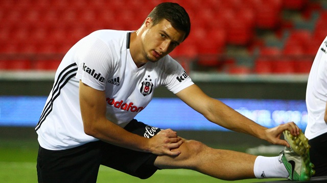 Mitrovic bu sezon siyah-beyazlı formayla 5'i ilk 11 olmak üzere 8 maça çıktı. 