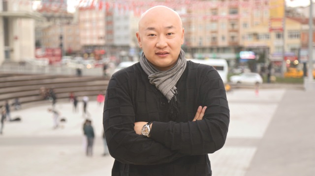 ​Hayatını Milano ve Çin’de sürdüren Xing Gang, 20 yıldır fotoğrafçıklıkla uğraşıyor.