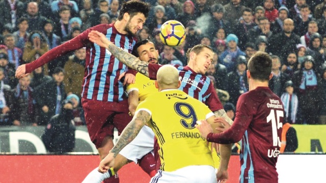 İkinci yarının ilk derbisinde karşılaşan Trabzonspor ile Fenerbahçe 1-1 berabere kaldı. 