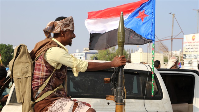 Aden'de SGK'ye bağlı güçlerle hükümete bağlı 3. Tugay arasında Hurmekser bölgesinde çatışmaların yaşanıyor.