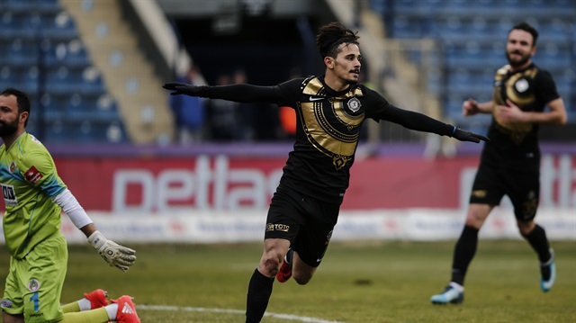 Serdar Gürler bu sezon Osmanlıspor formasıyla çıktığı 23 maçta 8 gol atarken, 6 da asist kaydetti.