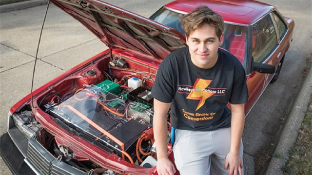 Genç girişimci kurduğu şirket sayesinde, içten yanmalı araçları elektrikli araçlara dönüştürmeyi planlıyor.