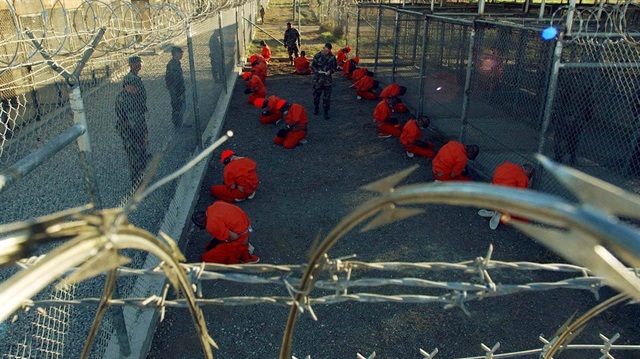 Guantanamo Körfezi'ndeki tutukevi ABD'nin Afganistan işgali sonrasında işkence üssü olarak kullanılmaya başlandı. 