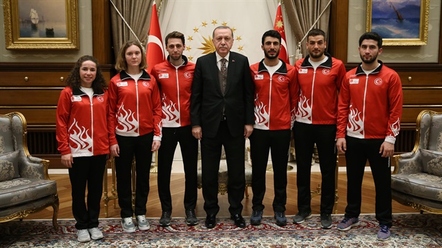 Cumhurbaşkanı Erdoğan, 2018 Kış Olimpiyatları'nda Türkiye'yi temsil edecek sporcularla bir araya geldi.