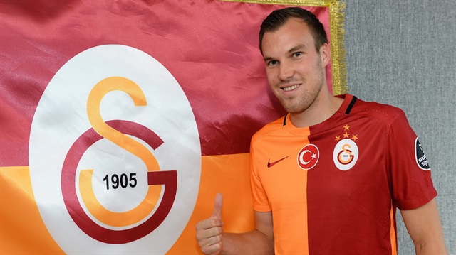 Kevin Grosskreutz, Galatasaray'a transfer olmuş ancak evrakları yetiştirilemediği için sarı kırmızılılarda hiçbir resmi maçta forma giymemişti.