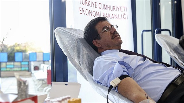 Bakan Nihat Zeybekci, "Allah ömür verdikçe kan bağışına devam edeceğim" dedi.