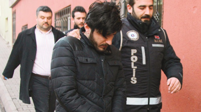 Kayseri’deki operasyonda mahrem imam eşiyle birlikte yakalandı.