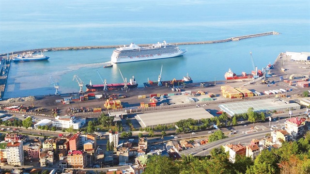 Trabzon Limanı’ndan yılda 1 milyon tona yakın hububat, çeşitli ülkelere transfer ediliyor.