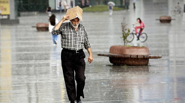 İzmir için bugün sağanak yağış uyarısı yapıldı 