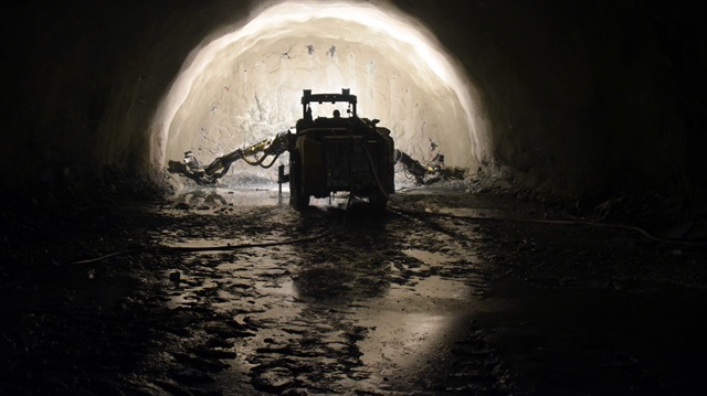 Yeni Zigana Tüneli’nde bugüne kadar her iki taraftan çift tüpte toplam 11 bin 200 metrelik kaza çalışması yapıldı. ​
