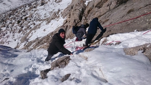 ​Konya’da dağda mahsur kalarak donmak üzere olan 8 kişilik grup kurtarıldı.