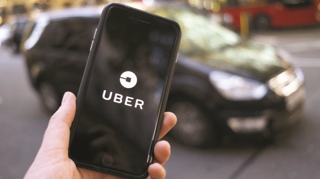 Taksici esnafı, Uber’in faaliyetlerine son verilmesini istiyor.