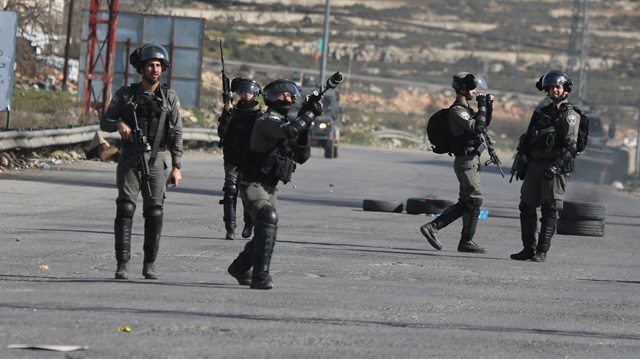 İsrail askerleri Batı Şeria'daki göstericilere saldırıyor