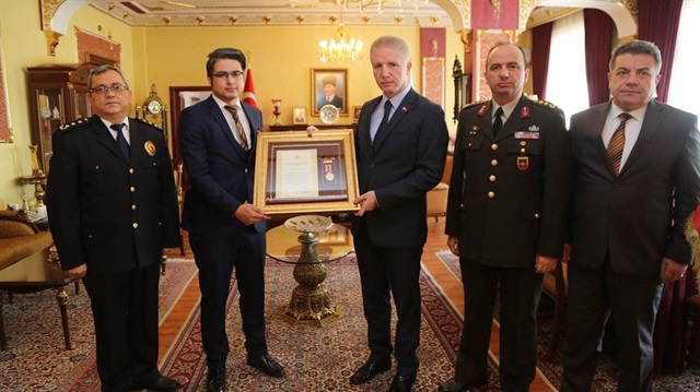 15 Temmuz gazisi polis memuru Yakup Sevinç'e Devlet Övünç Madalyası ve Beratı teslim edildi.