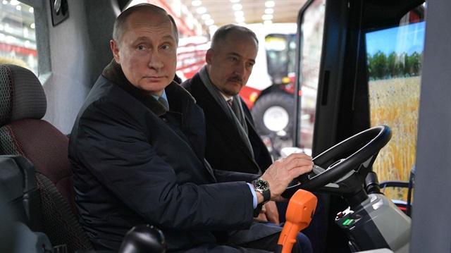 ​Rusya Devlet Başkanı Vladimir Putin bir traktör fabrikasına ziyaret gerçekleştirdi. 