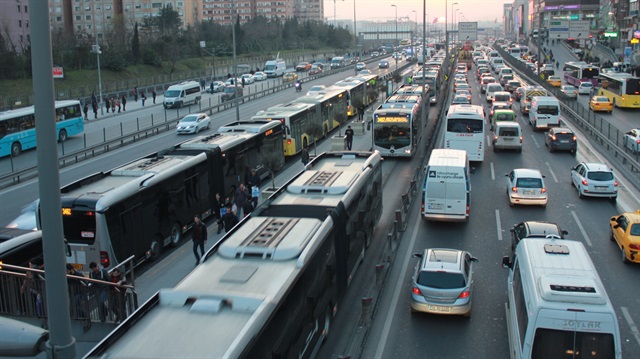 Metrobüste “gittiğin kadar öde” sistemi geçerlidir.