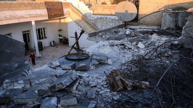 PYD/PKK'lı teröristler Azez'deki bir pazara 7 füze fırlattı.