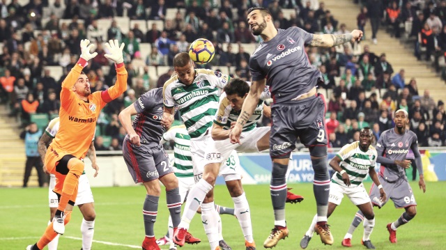 Süper Lig'in 20. haftasının açılış maçında Beşiktaş ile Bursaspor arasındaki mücadele gol düellosu şeklinde geçti.
