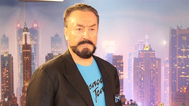 Sahibi olduğu A9 kanalından yayın yapan Adnan Oktar, televizyona uygun olmayan içeriklerini internet sitesinden paylaşıyor.