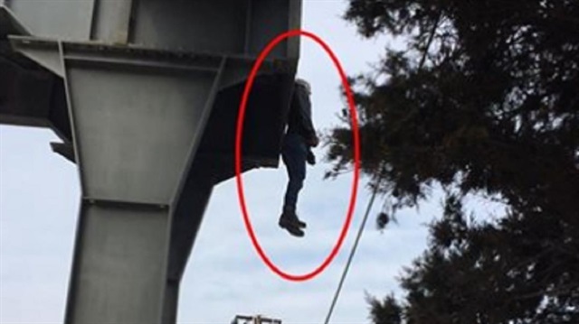 Büyükçekmece E-5’te köprüye asılı İranlı bir kişinin cesedi bulundu.