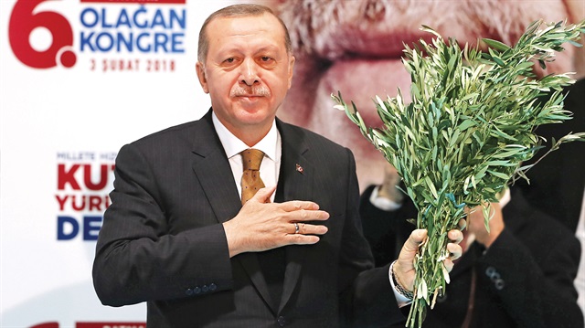 CHP lideri Kılıçdaroğlu’na seslenen Erdoğan, “Ey Bay Kemal, şimdi kongre yapıyorsun. PYD, YPG terör örgütü müdür, yiğitsen açıkla." dedi.