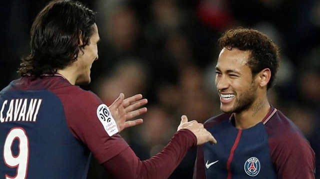 PSG'de duran topları kullanma konusunda anlaşmazlık yaşayan Neymar ve Cavani'ni yıldızları barışmadı.