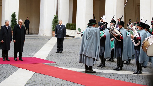 Cumhurbaşkanı Erdoğan, İtalya Başbakanı Gentiloni tarafından resmi törenle karşılandı.
