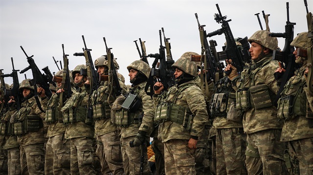 Ant içen komandolar Afrin'de operasyona katıldı. 