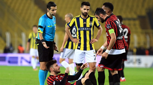 Fenerbahçe Mete Kalkavan'ın yönettiği maçta Gençlerbirliği'yle 2-2 berabere kaldı.