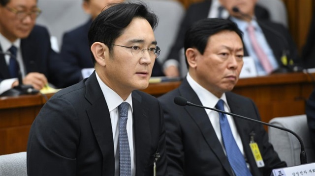 Babası Samsung Yönetim Kurulu Başkanı Lee Kun-hee'nin ardından Lee şirketin kontrolünü fiilen elinde bulunduruyordu. 