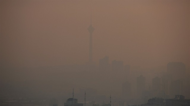 Tahran’da hava kirliliği nedeniyle okullar tatil edildi