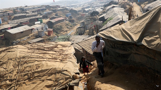 Rohingya refugees walk along the Kutupalong refugee camp in Cox's Bazar
