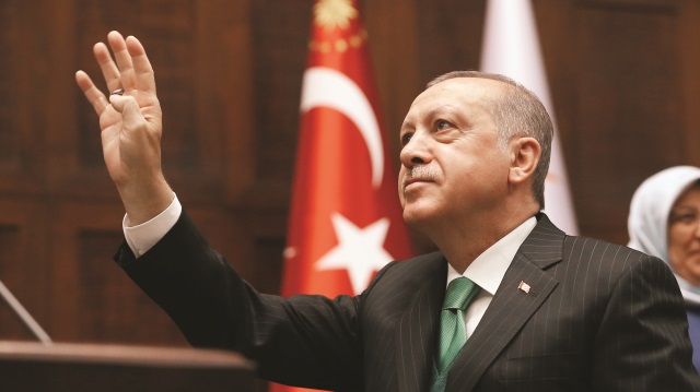 AK Parti grup toplantısında önemli mesajlar veren Erdoğan, Fırat Kalkanı ve Zeytin Dalı’ndan sonra artık hiçbir ülkenin Türkiye’nin gücünü ve kararlılığını sorgulayamayacağını söyledi.