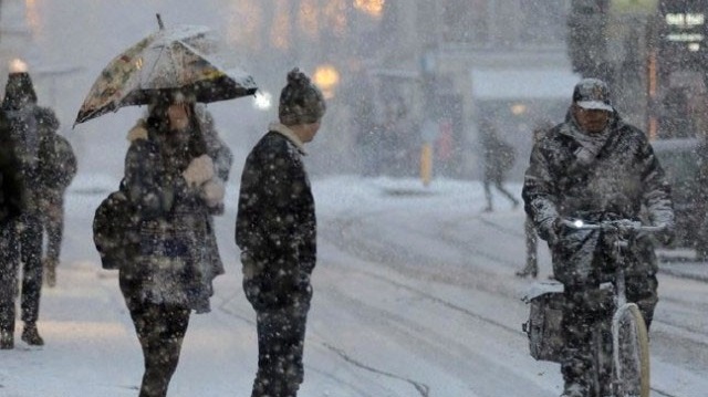 Eksi 40 dereceye düşen hava sıcaklığı nedeniyle 'İsveç’in en soğuk günü' ilan edildi.