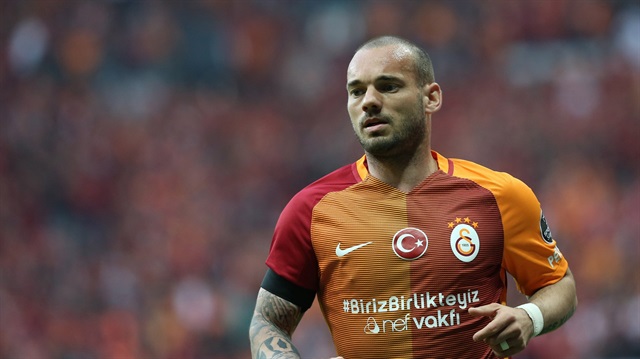 Galatasaray'dan ayrılarak Nice'e giden Sneijder, kariyerini Katar ekibi Al Gharafa'da sürdürüyor.