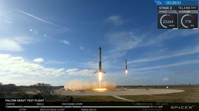 Falcon Heavy'nin ilk test uçuşu gerçekleşti