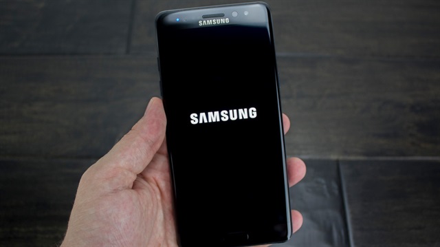 Samsung'un yeni cihazının infinity display teknolojisiyle geleceği söyleniyor. 