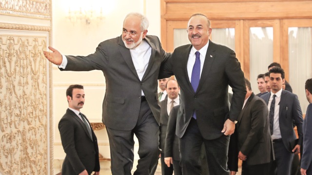 Dışişleri Bakanı Mevlüt Çavuşoğlu, İran’ın başkenti Tahran’da İranlı mevkidaşı Cevad Zarif ile bir araya geldi. 
