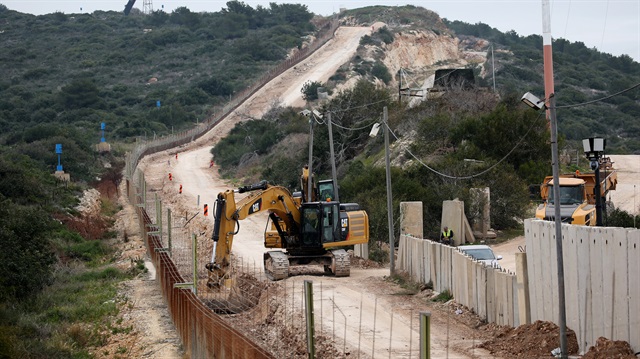 İsrail, Lübnan sınırında duvar örmeye devam ediyor