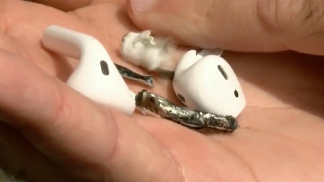 Apple'ın kablosuz kulaklığı Airpods patladı!