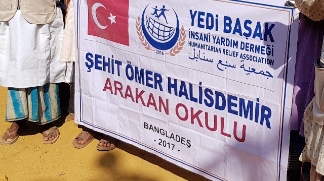 Yedi Başak İnsani Yardım Derneği, Arakan'da şehit Astsubay Ömer Halisdemir'in ismini verdiği okulu açtı. (Fotoğraf: AA) 