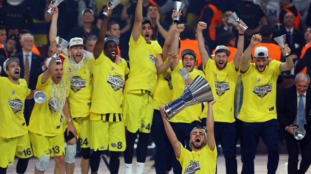 Melih Mahmutoğlu, Fenerbahçe ile Euroleague kupası kazanmıştı.