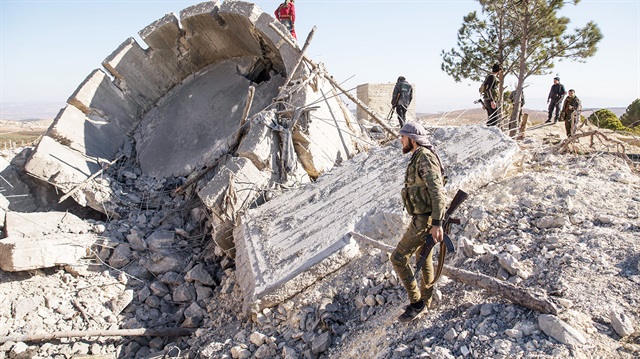 PKK’lı teröristler, Afrin’deki yeraltı şehirlerini Fransız Lafarge firmasının verdiği  çimentoyla inşa ediyor. 